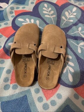 KIDMI Tan Suede Slip-On Clogs